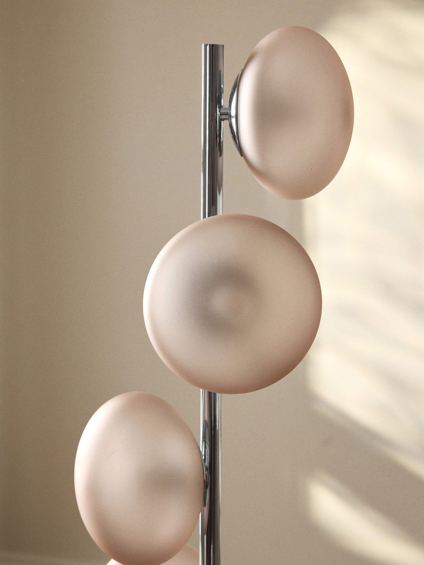 Lampa podłogowa ze szkła opalowego Rosia