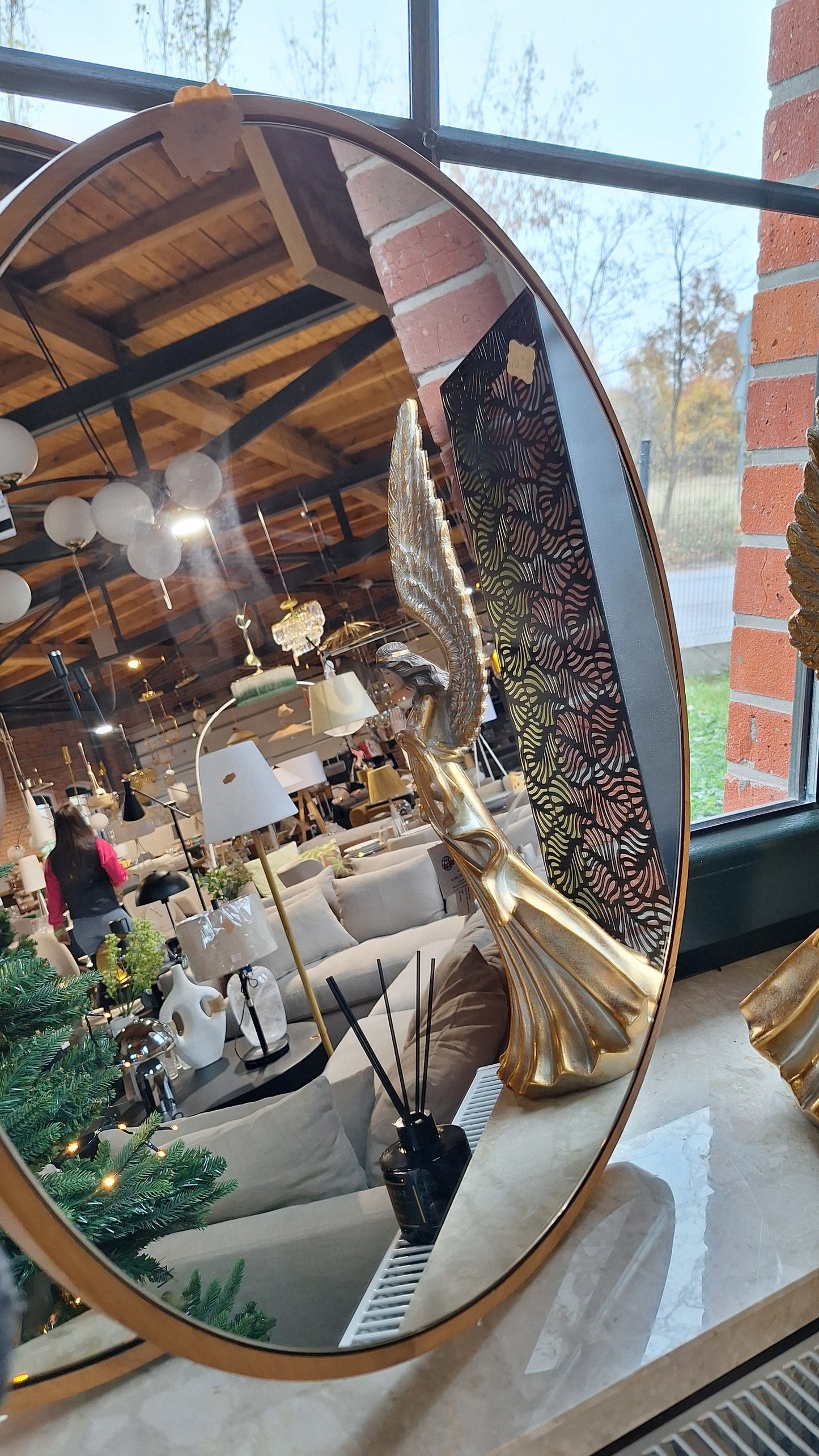 Okrągłe lustro ścienne z ramą z drewna dębowego Avery