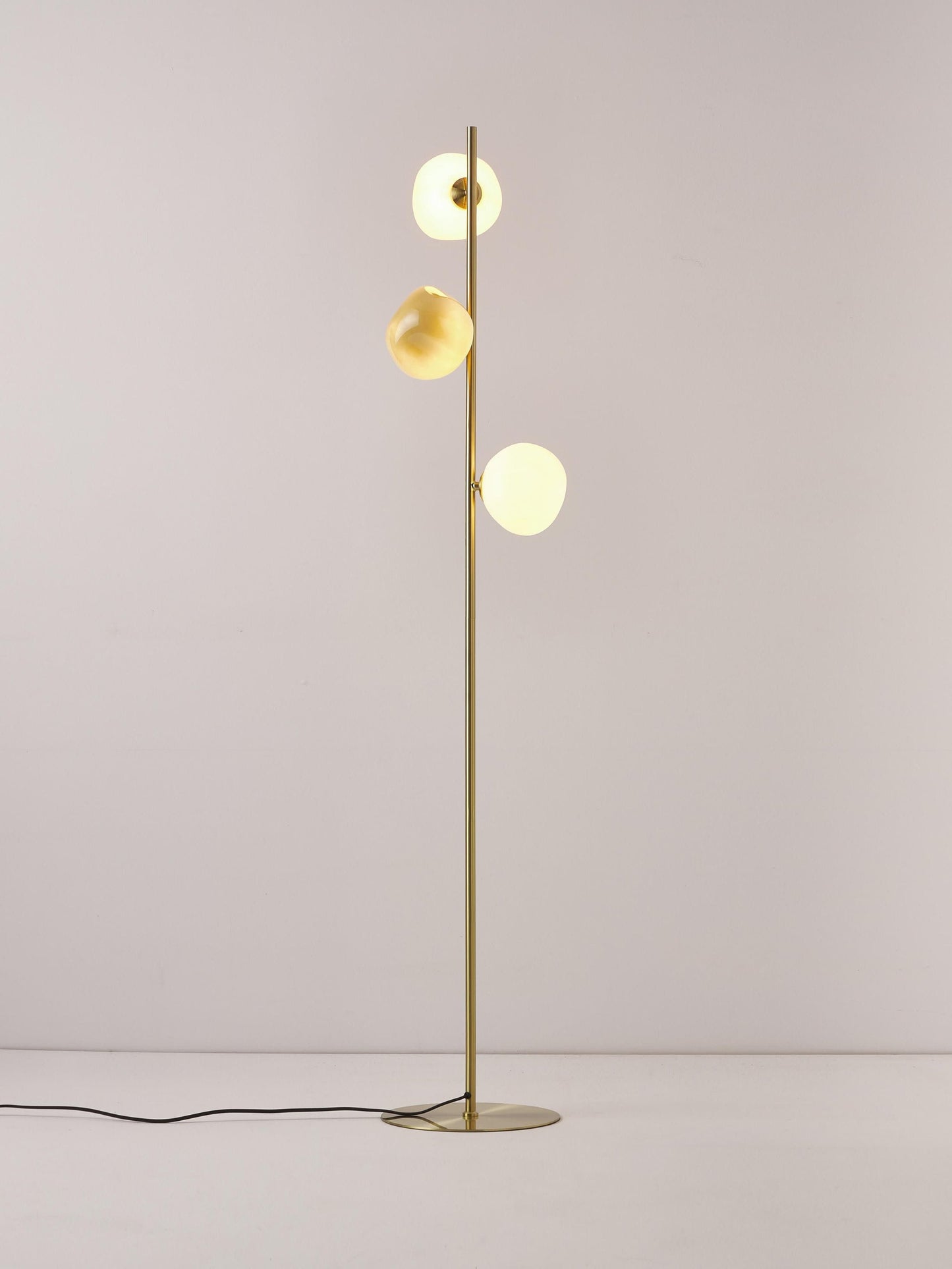 Lampa podłogowa ze szkła opalowego Josie