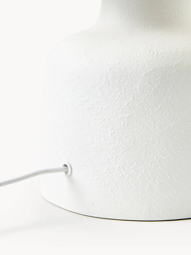 Ręcznie wykonana lampa stołowa z betonową podstawą Ike