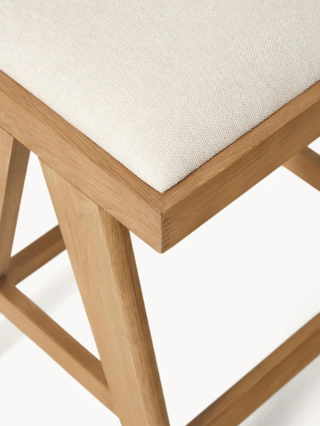 Stołek z tapicerowanym siedziskiem Sissi