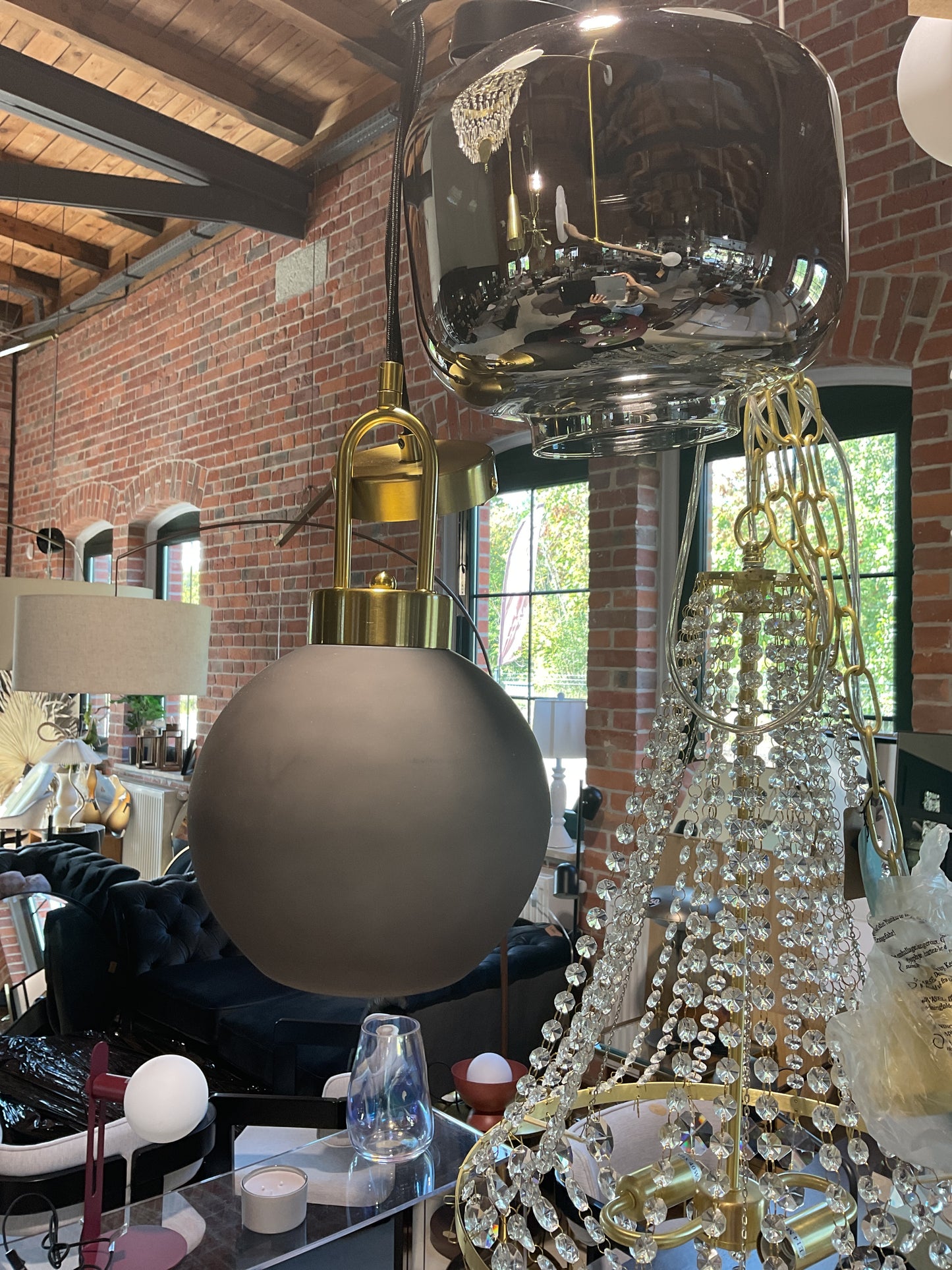 Lampa wisząca ze szklanym kloszem Luton