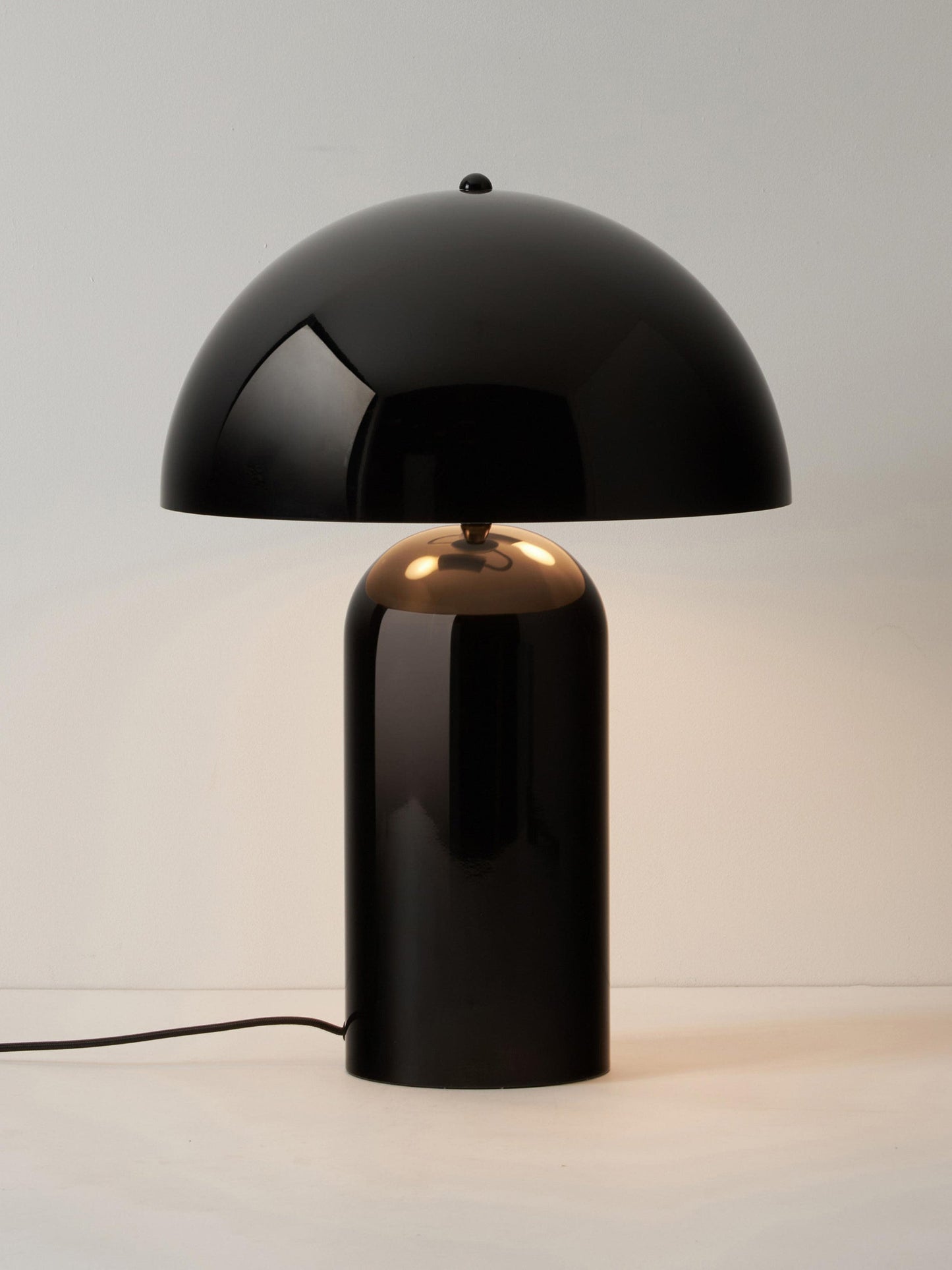Lampa stołowa w stylu retro Walter