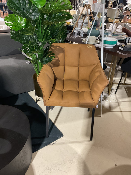 Krzesło z podłokietnikami Thinktank