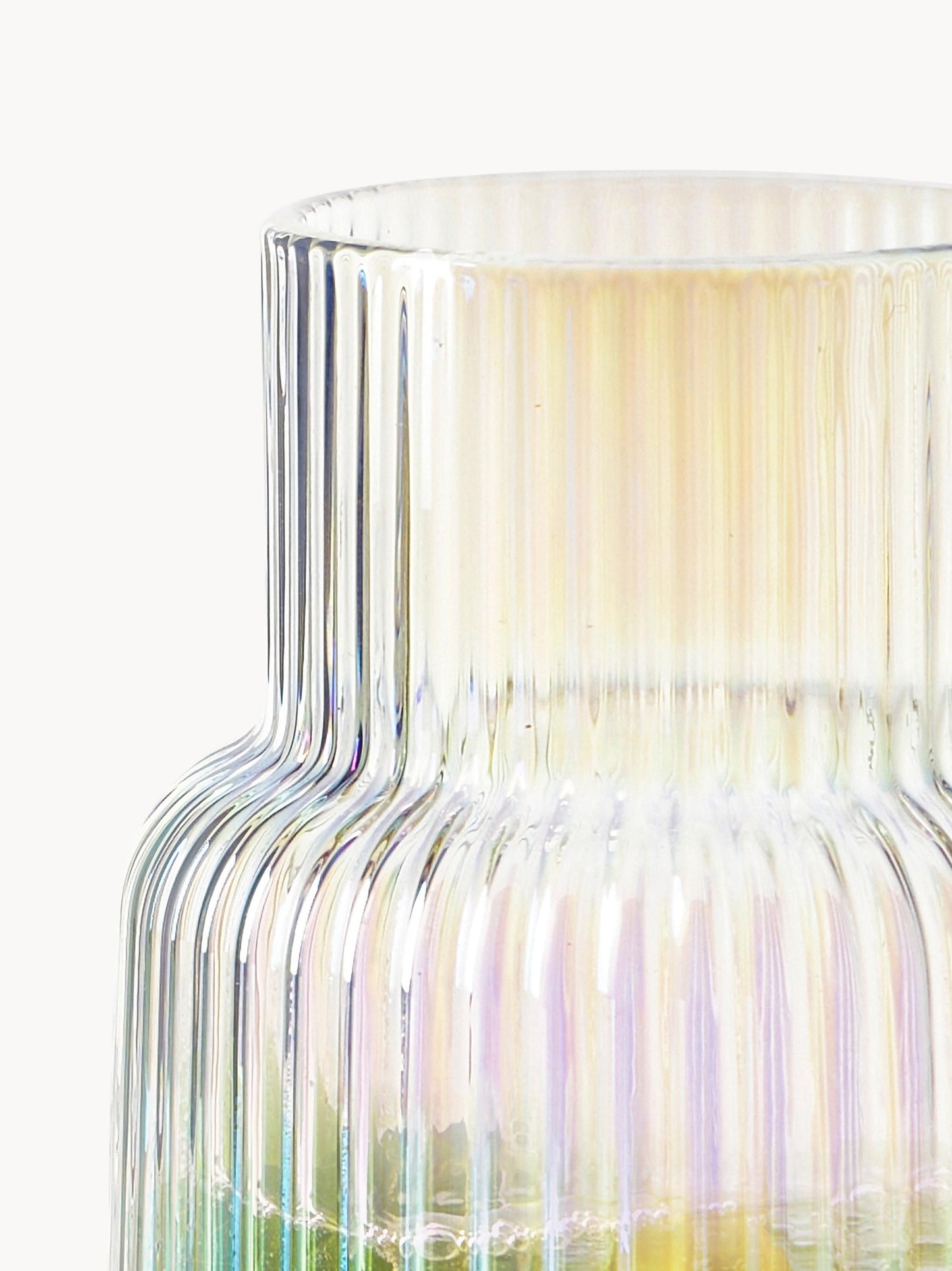 Ręcznie wykonana karafka z ryflowanym reliefem od Guglielma Scilla Minna