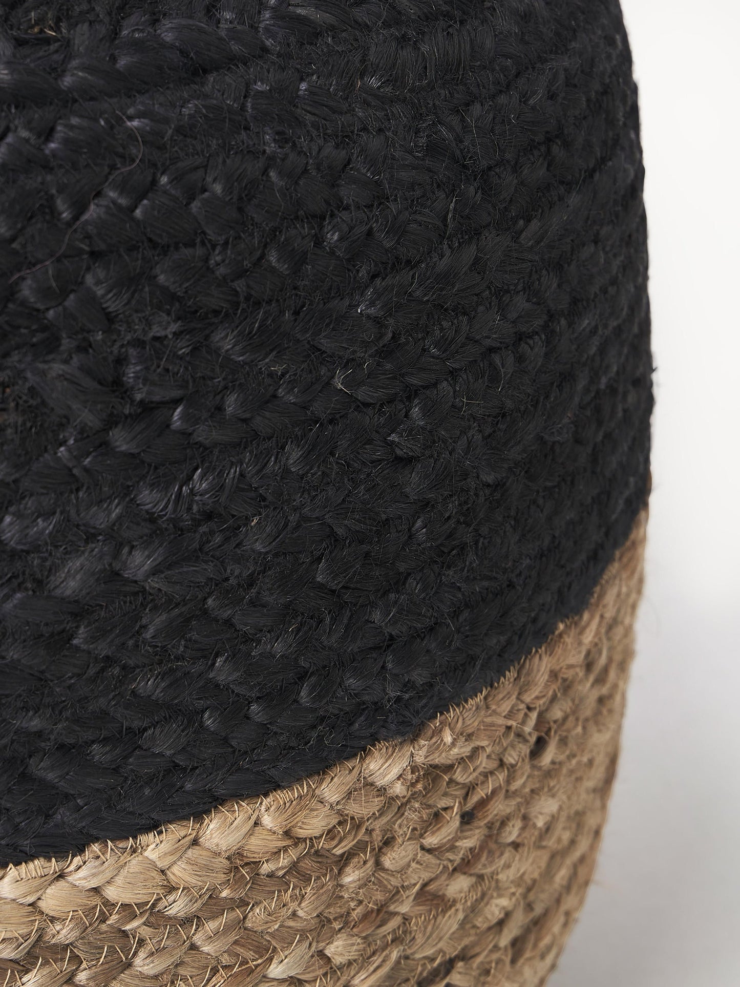 Ręcznie wykonany puf z juty Bono