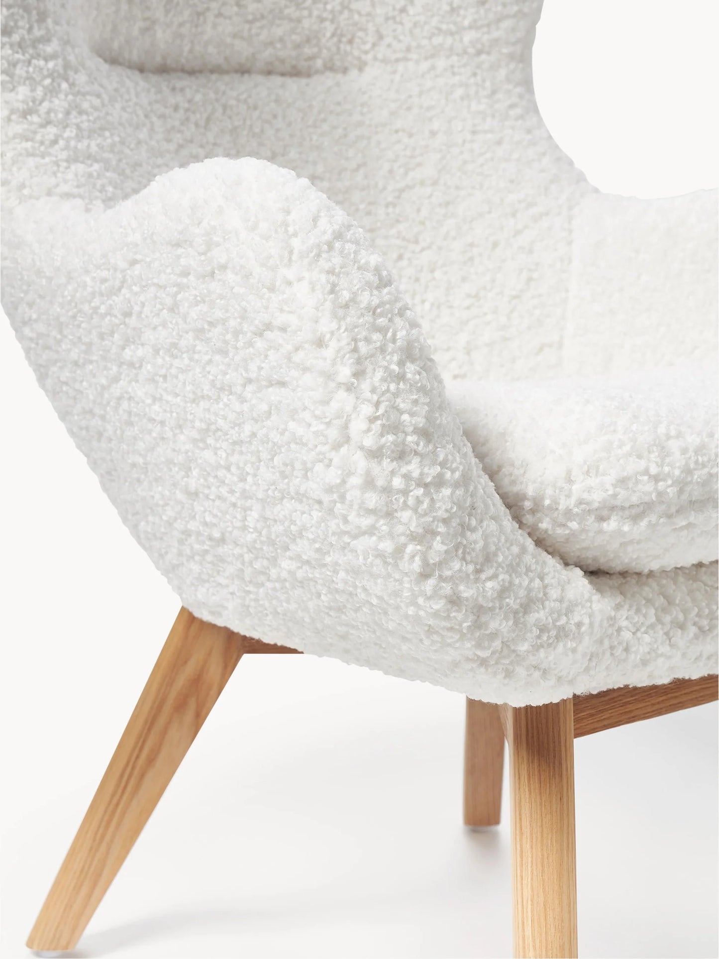 Fotel uszak Teddy z drewnianymi nogami Wing