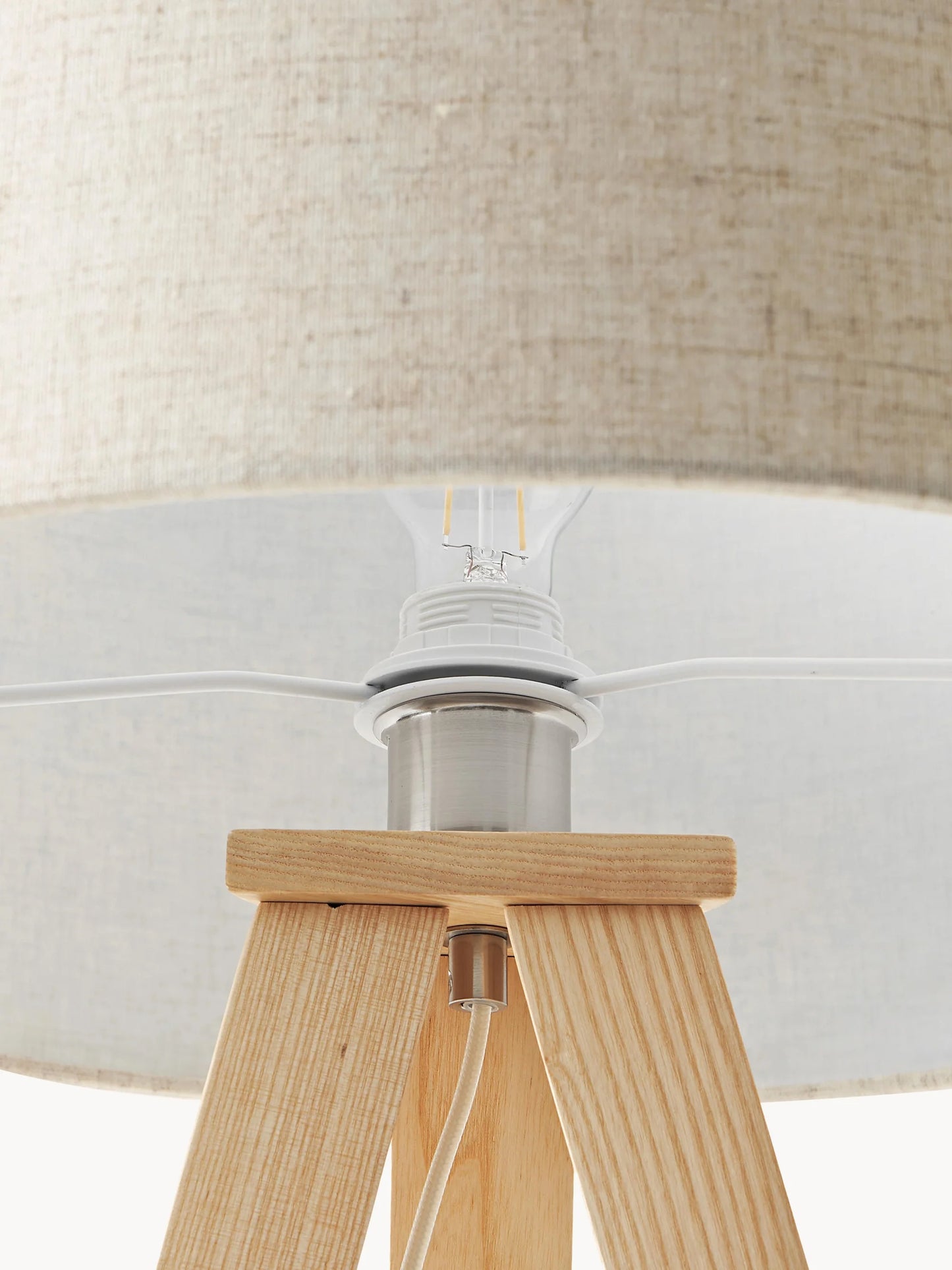 Lampa podłogowa trójnóg z litego drewna w stylu scandi Jake