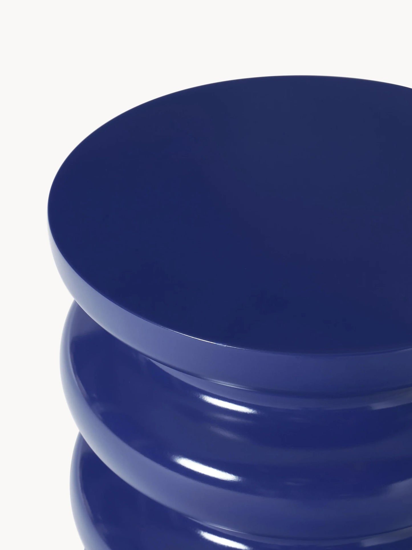 Stolik pomocniczy Illy