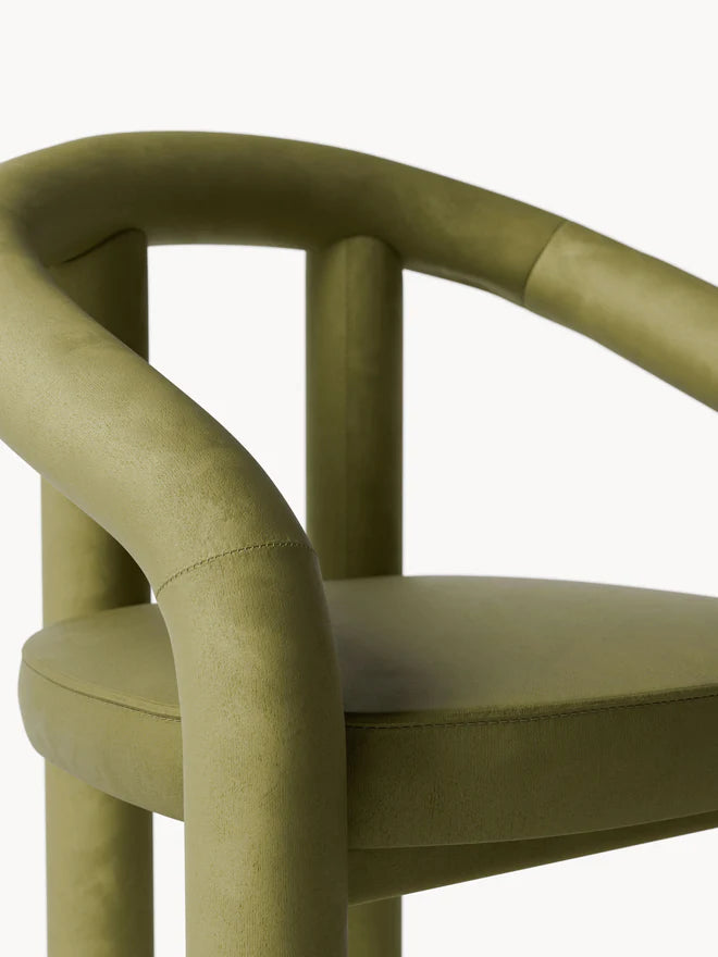 Krzesło z podłokietnikami z aksamitu Calan