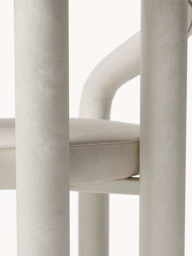 Krzesło z podłokietnikami z aksamitu Calan