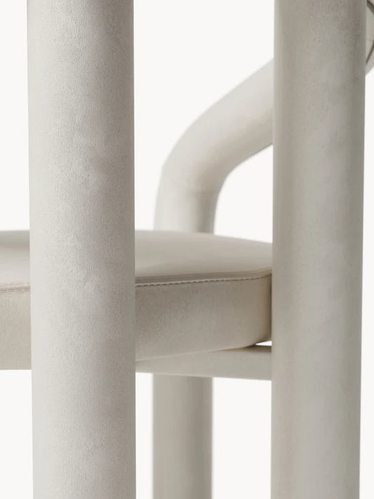 Krzesło z podłokietnikami z aksamitu Calan