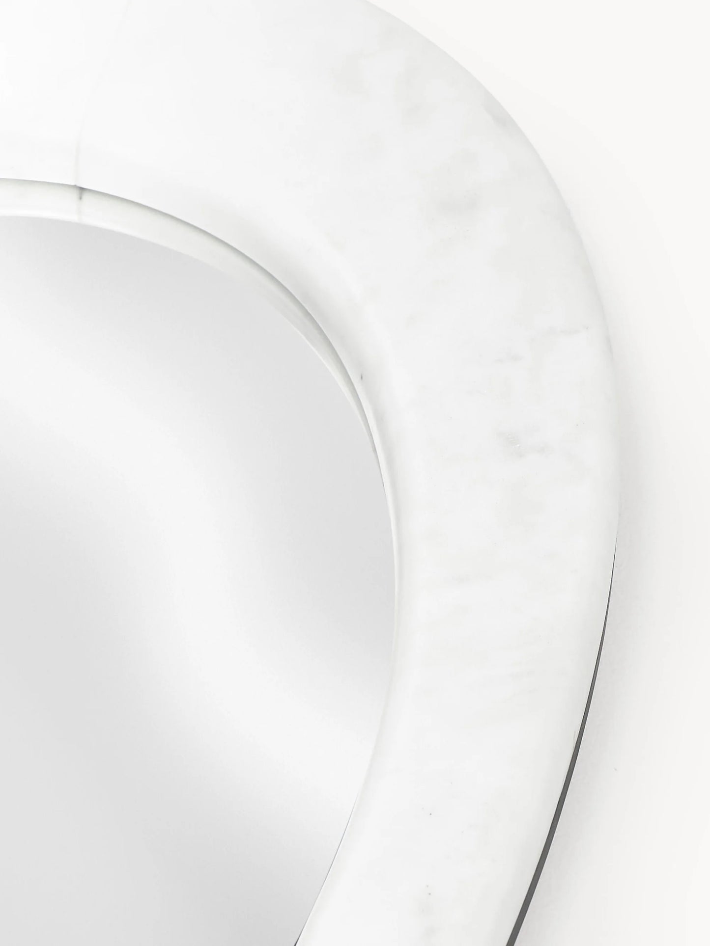 Lustro ścienne z marmurową ramą Meringue