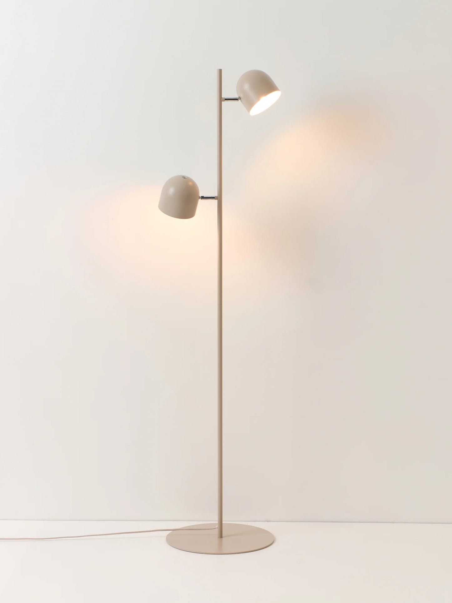 Lampa podłogowa z metalu Almo