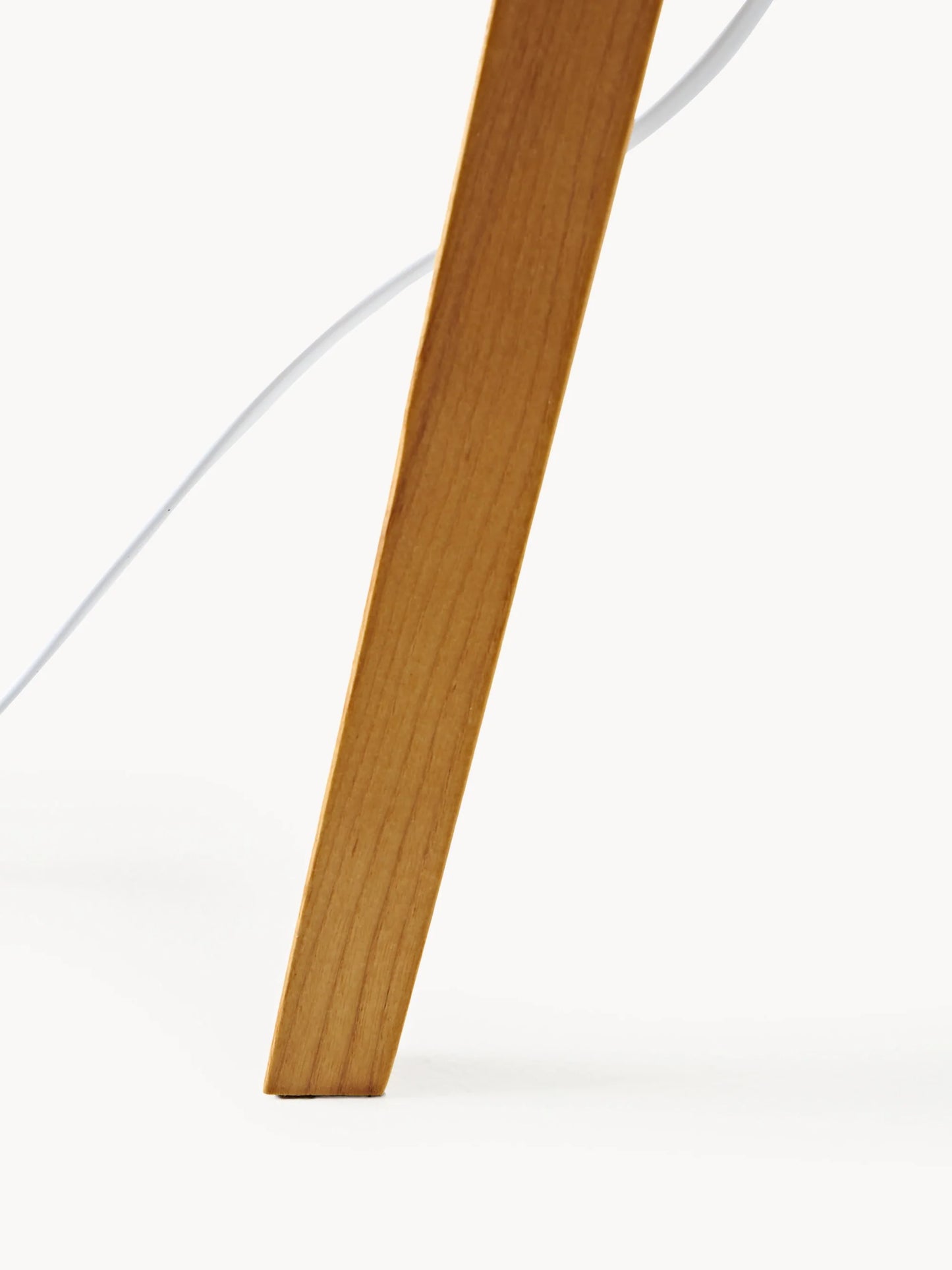 Lampa podłogowa trójnóg z litego drewna w stylu scandi Jake