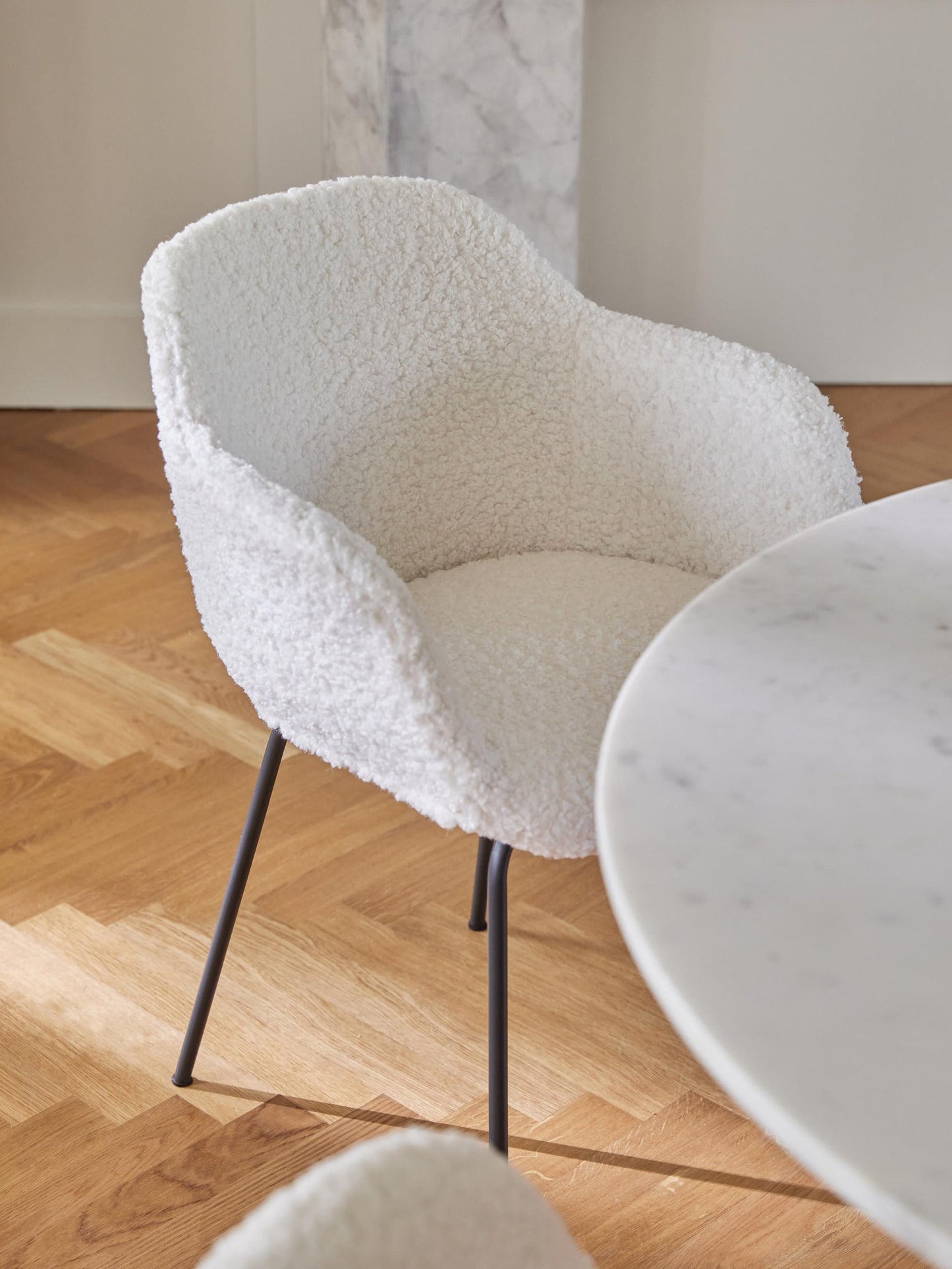 Krzesło z podłokietnikami Teddy Fiji