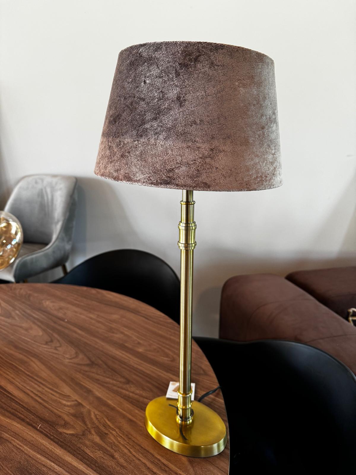 Lampa stołowa