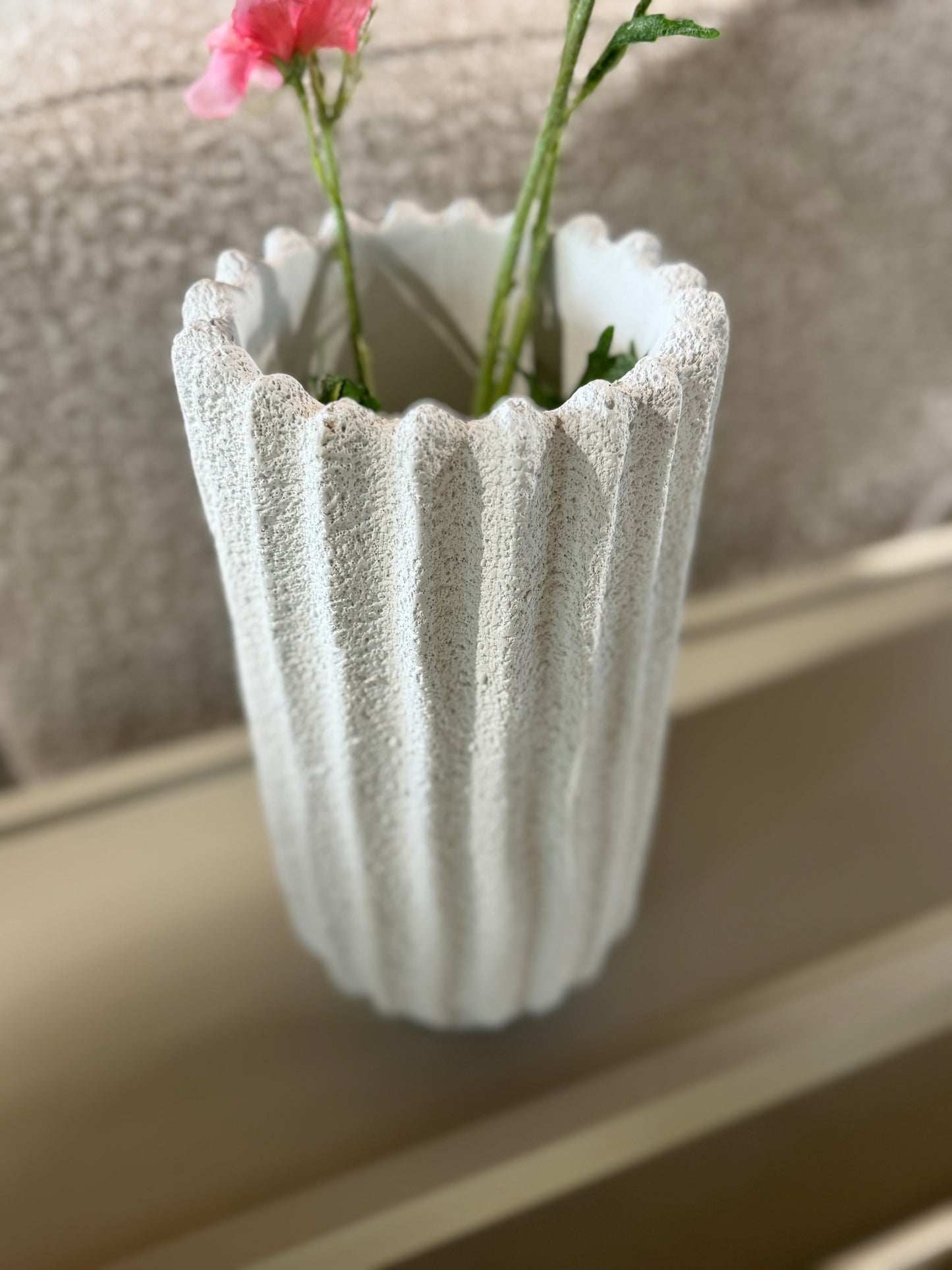 Wazon biały cement