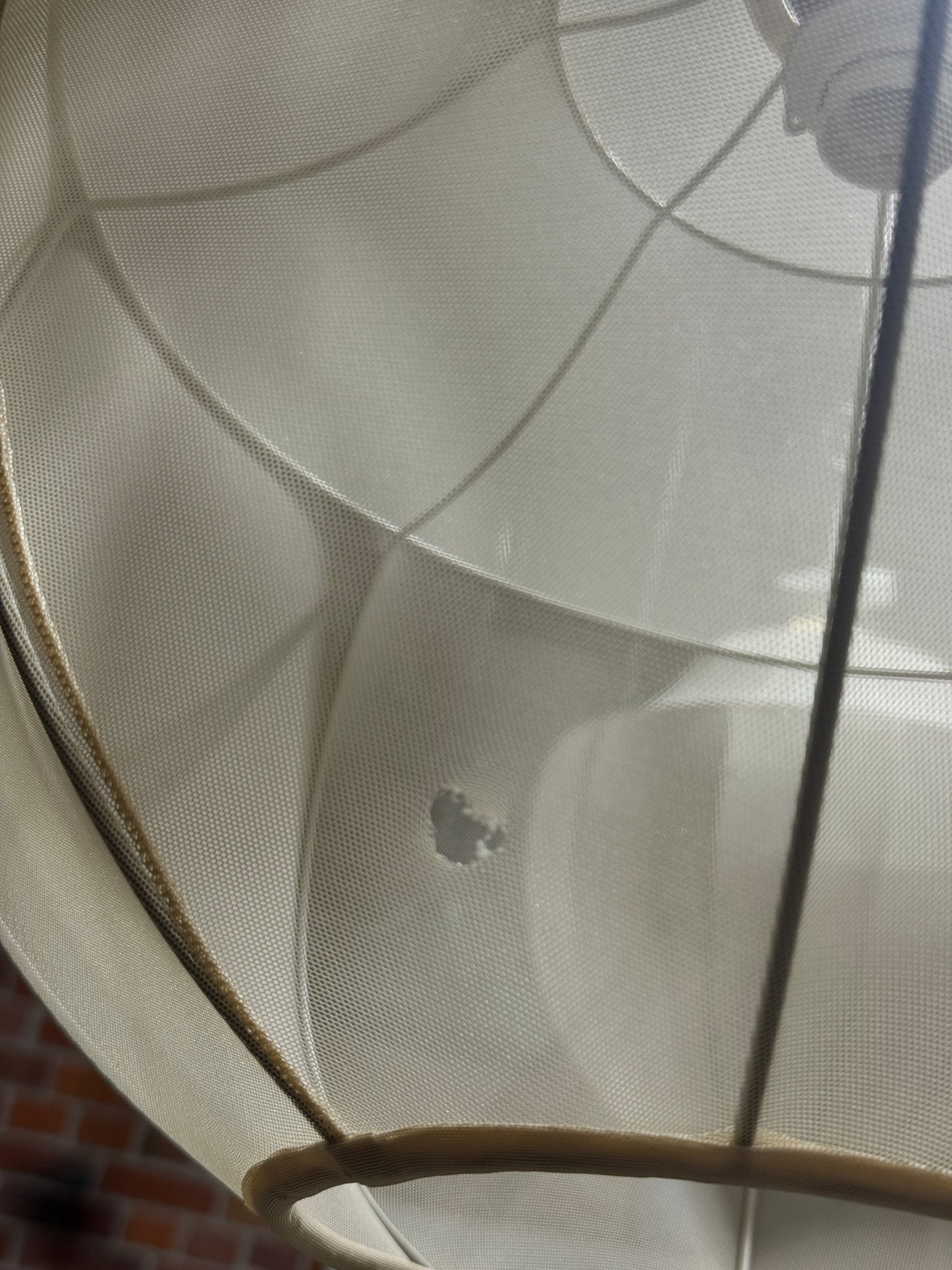 Lampa podłogowa łukowa z siateczki Beau