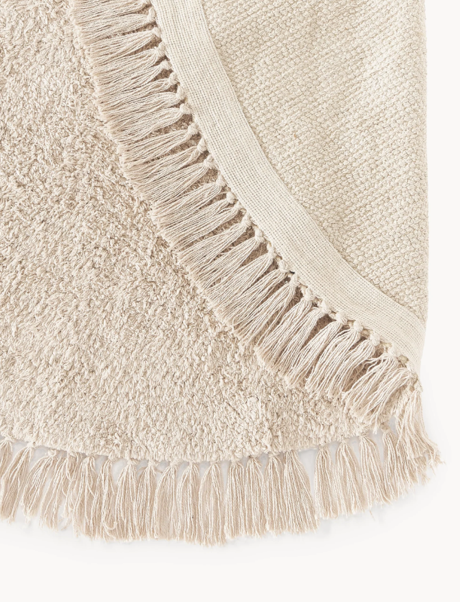 Okrągły ręcznie tuftowany dywan z bawełny z frędzlami Daya