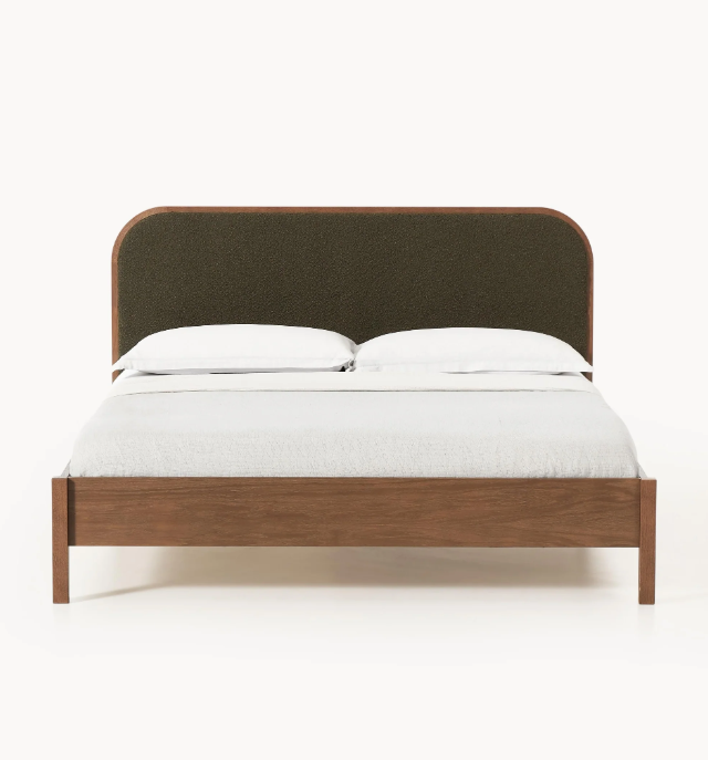 Łóżko z drewna z zagłówkiem Bouclé Jones