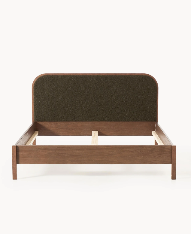 Łóżko z drewna z zagłówkiem Bouclé Jones