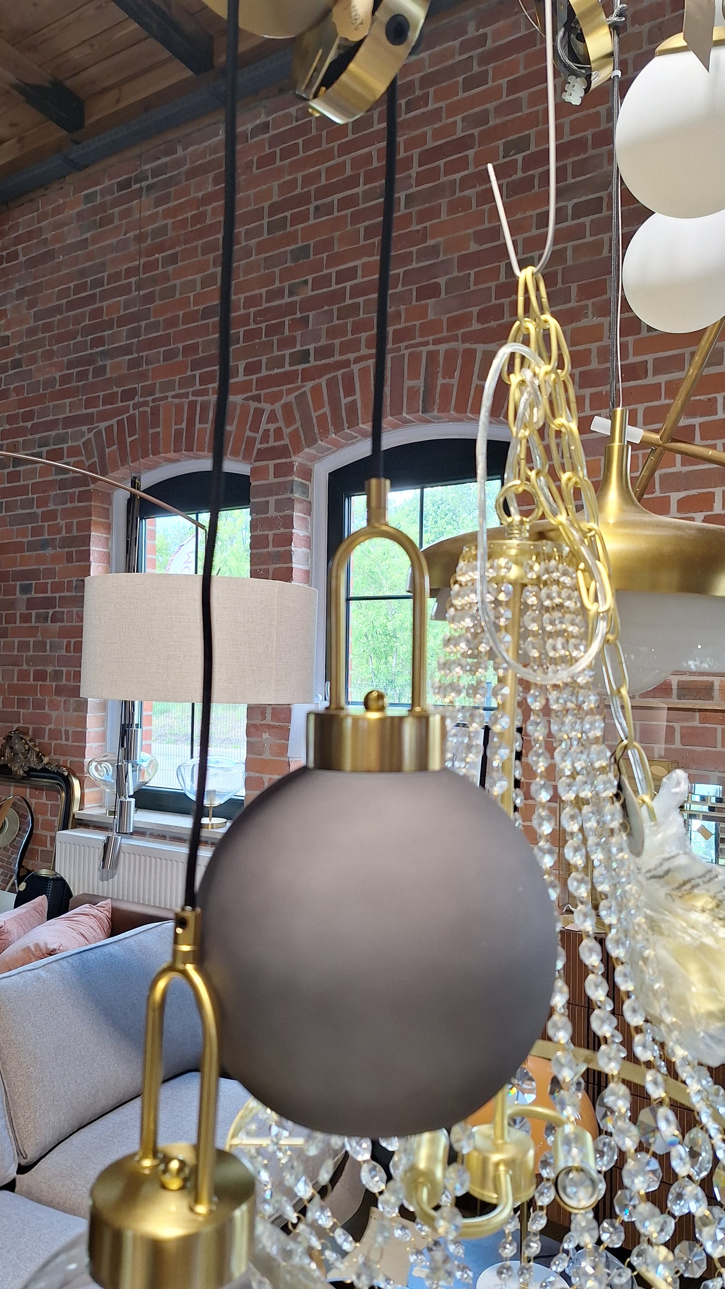 Lampa wisząca ze szklanym kloszem Luton